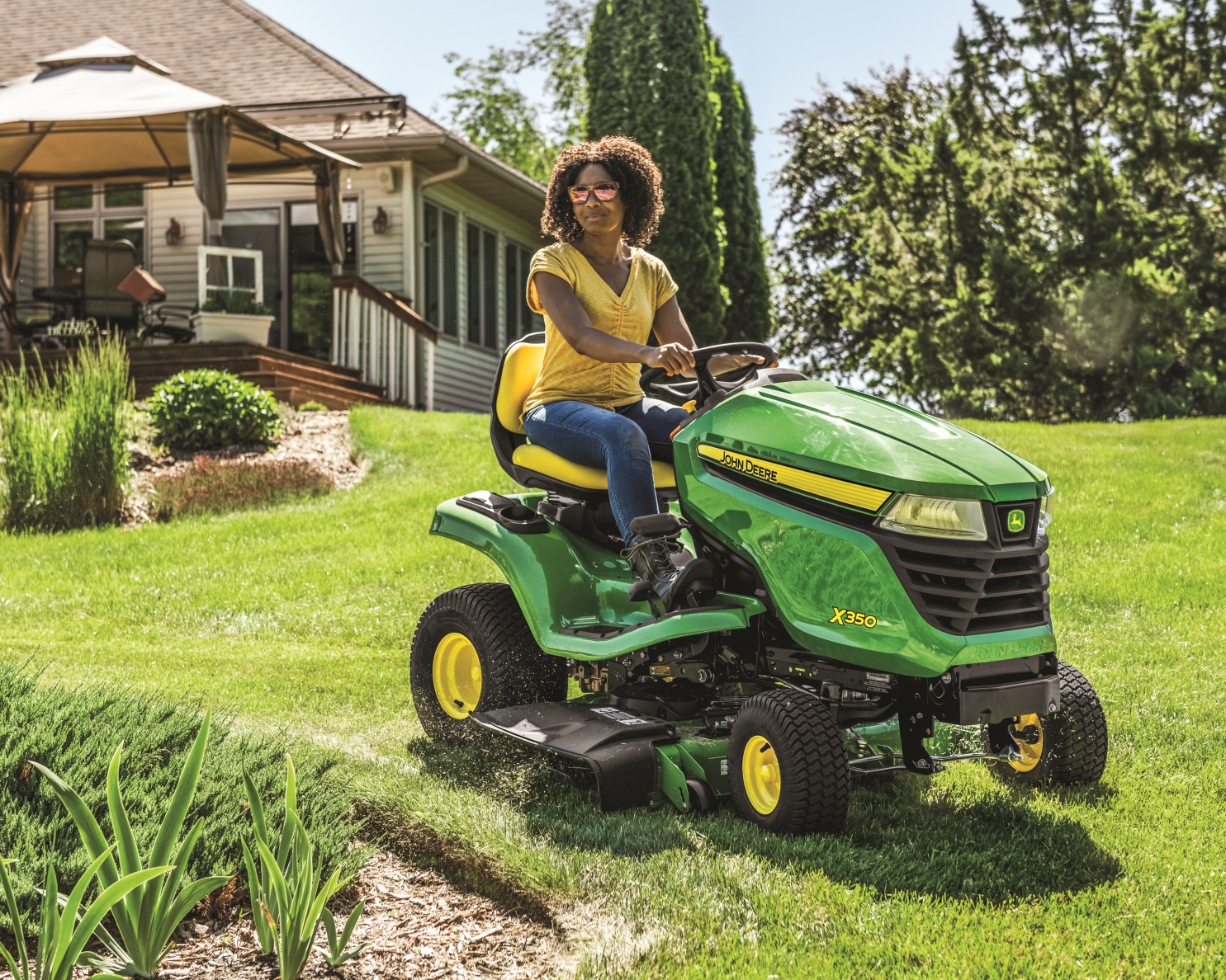 John deere residential riding best sale lawn mowers